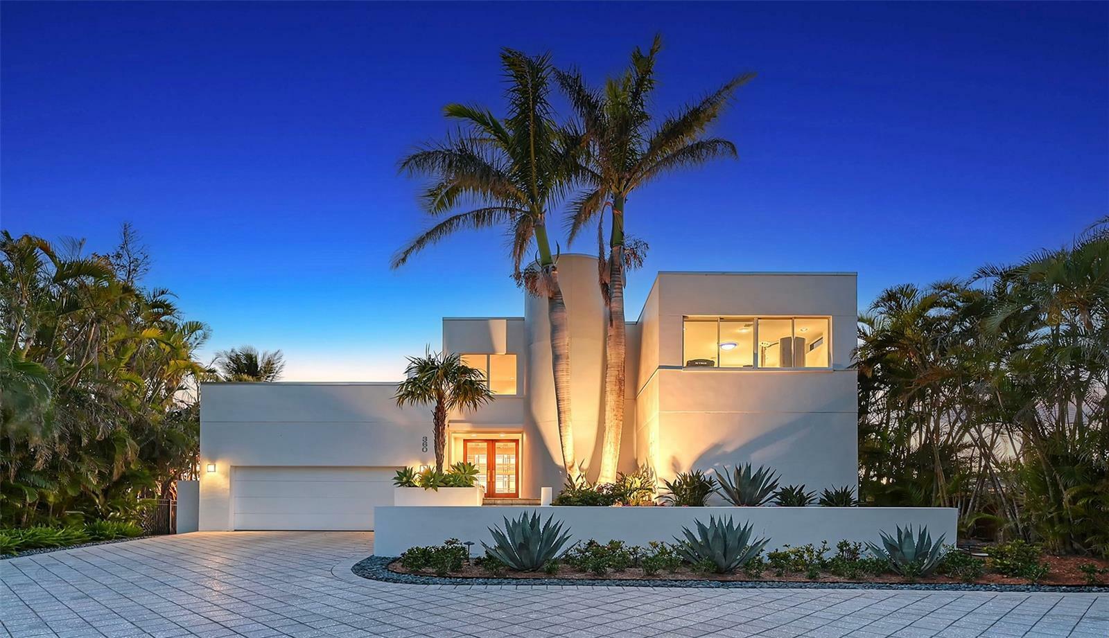 Property Photo: 360 N Washington Drive FL 34236