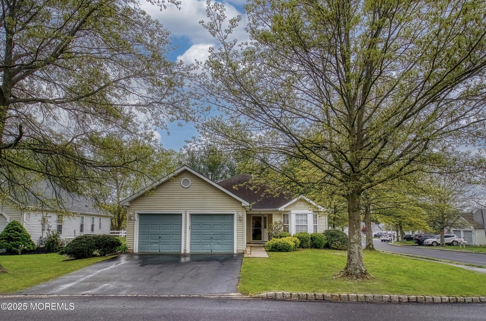 Property Photo:  34 Meadows Lane  NJ 08759 