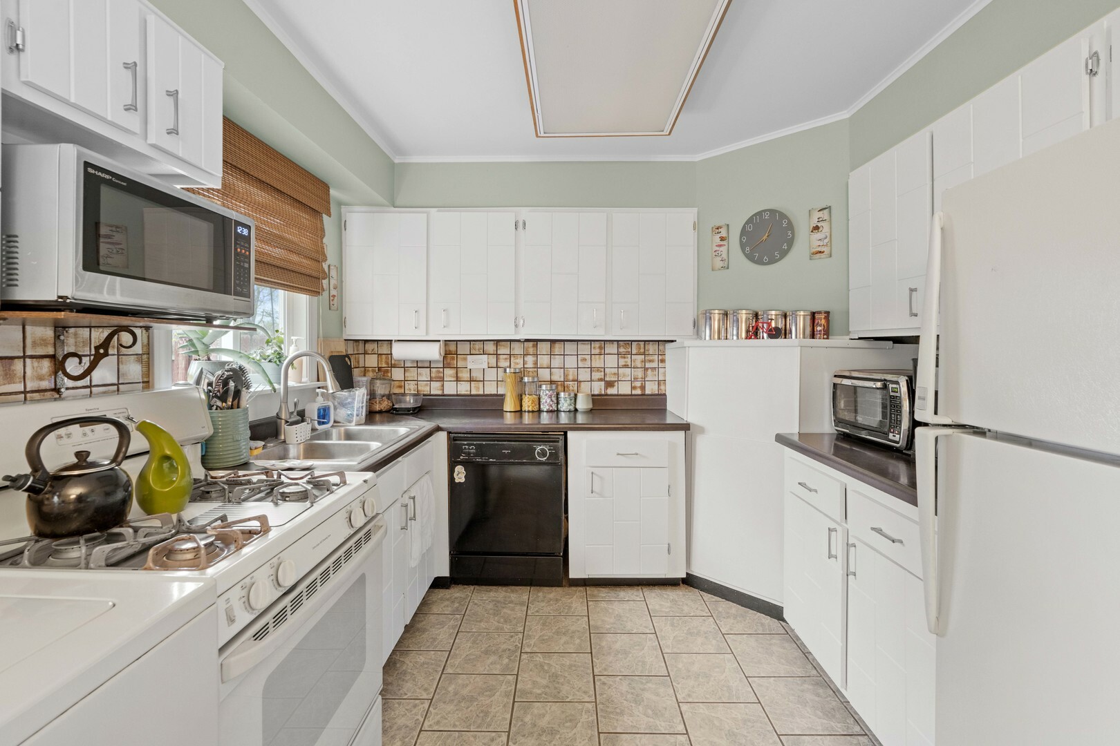 Property Photo: 400 Winnebago Street IL 60466