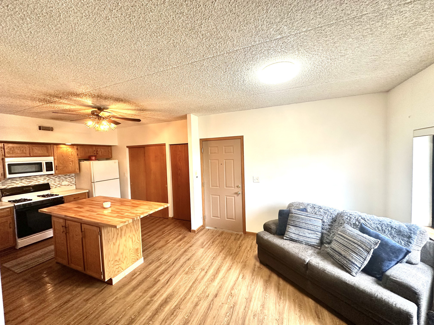 Property Photo: 3107 Ingalls Avenue 1D IL 60435
