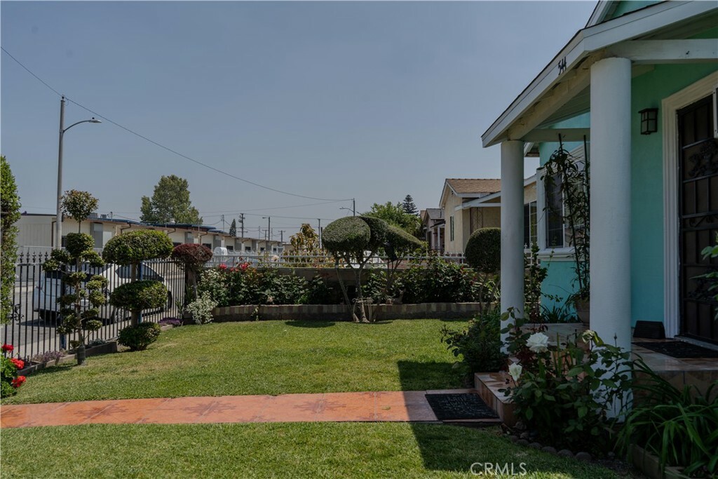 Property Photo: 544 W Cedar St CA 90220