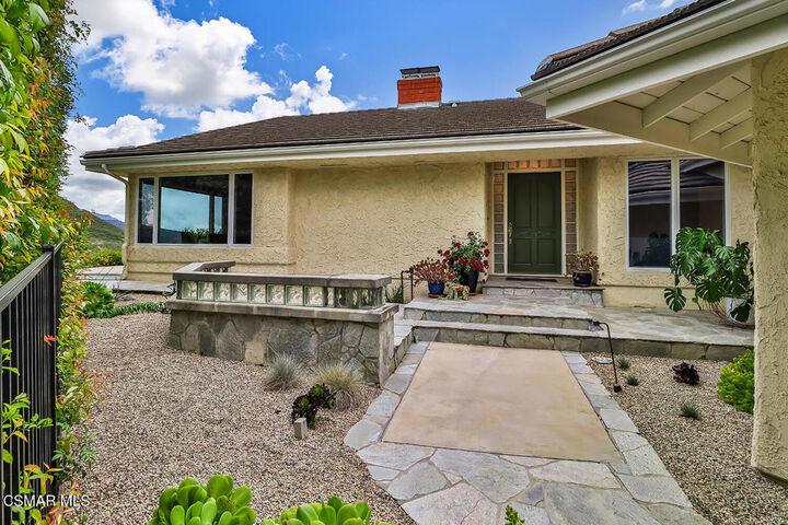 Property Photo: 1487 Longridge Court CA 91360