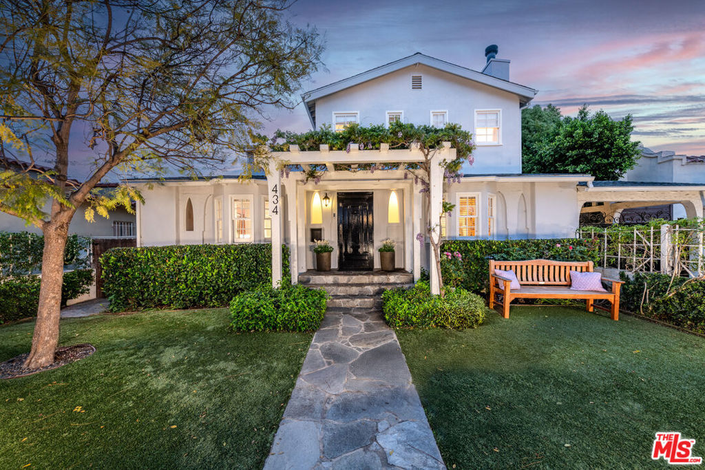 Property Photo: 434 N Beachwood Drive CA 90004