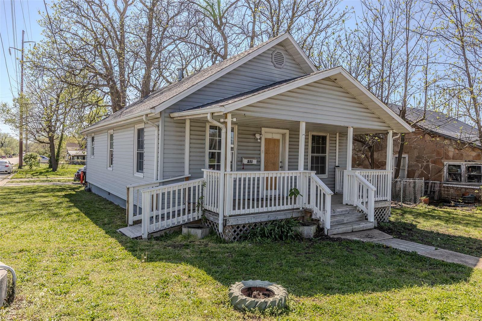 Property Photo: 211 Van Buren Street MO 65536