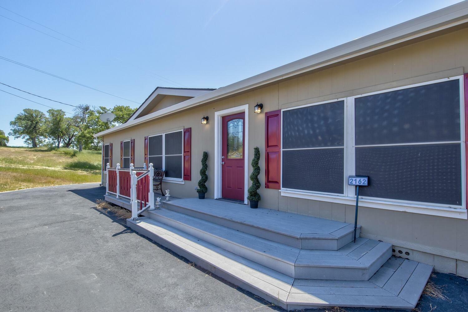 Property Photo: 2162 E Zarzamora CA 95329