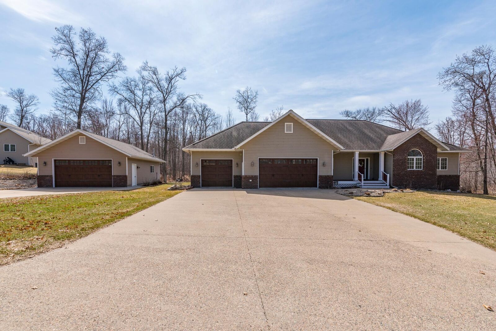 Property Photo:  11833 Maplewood Drive  MN 56401 