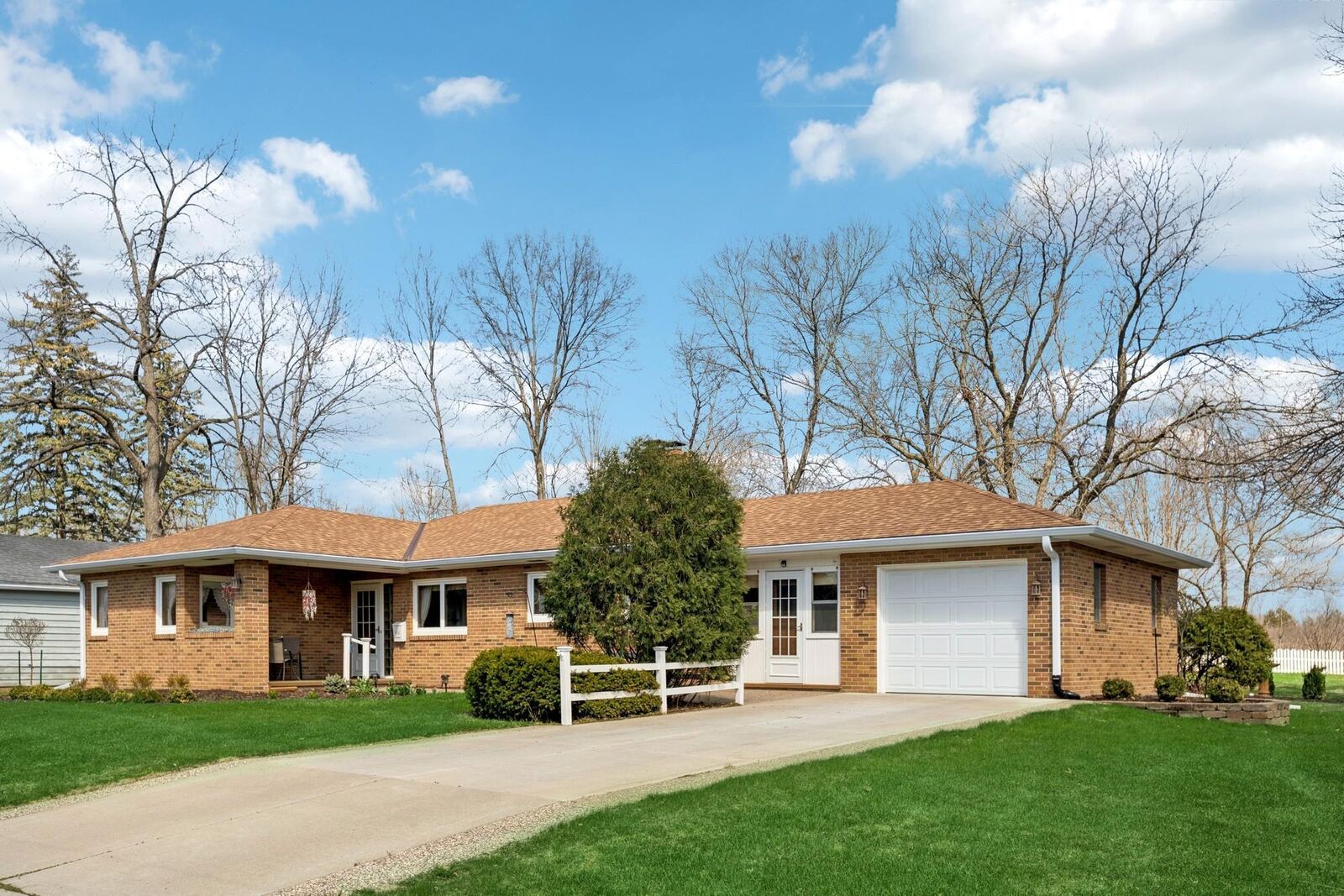 Property Photo: 605 Nevada Street MN 55057