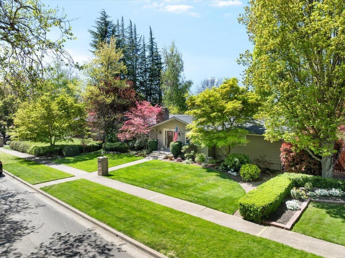 Property Photo:  109 Kensington  OR 97504 