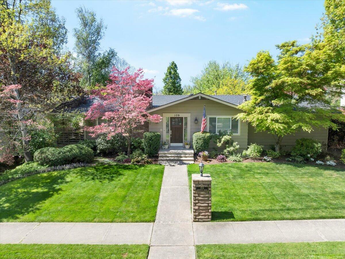 Property Photo: 109 Kensington OR 97504