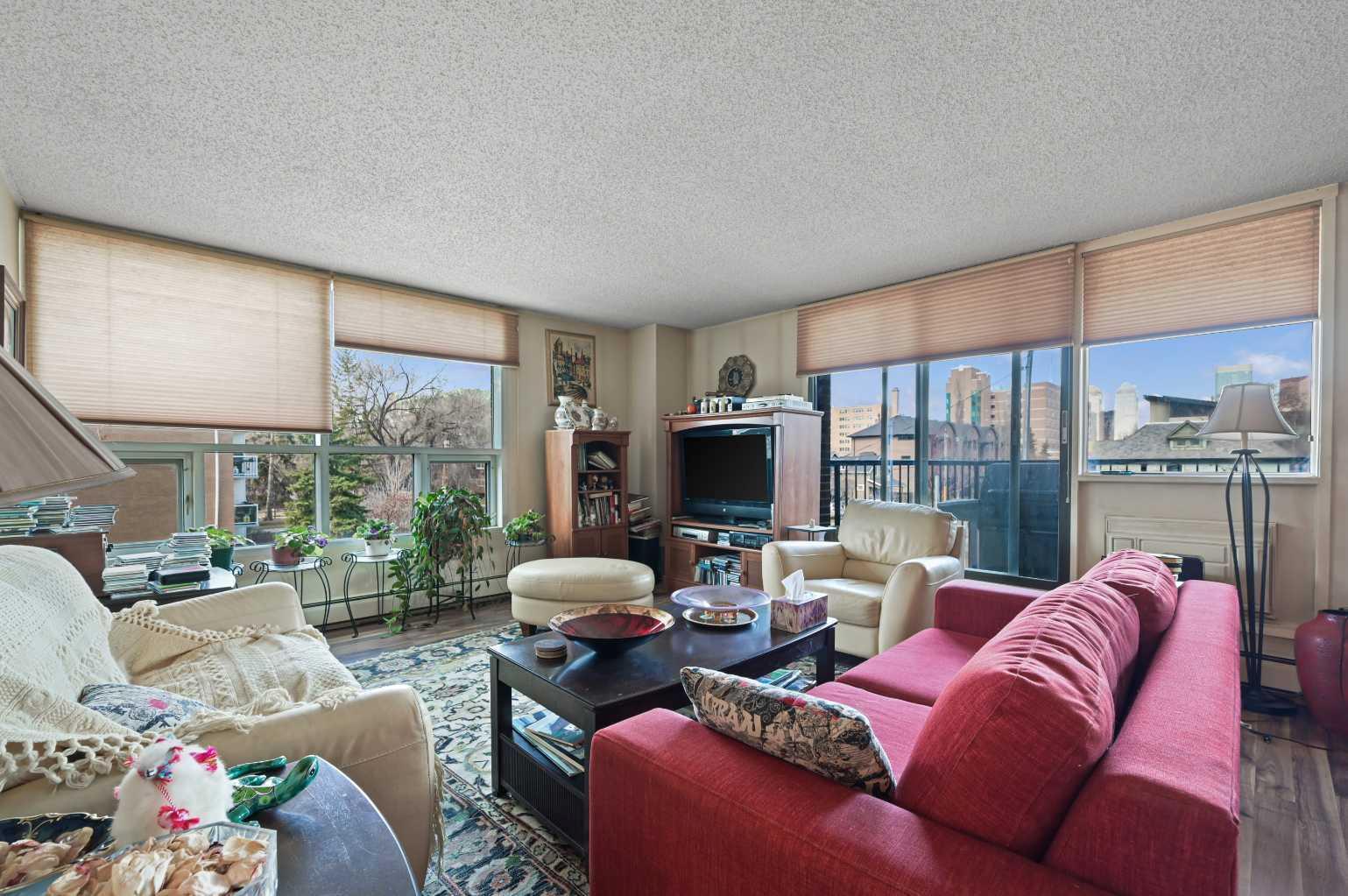 Property Photo: 133 25 Avenue SW 2A AB T2S 0K8