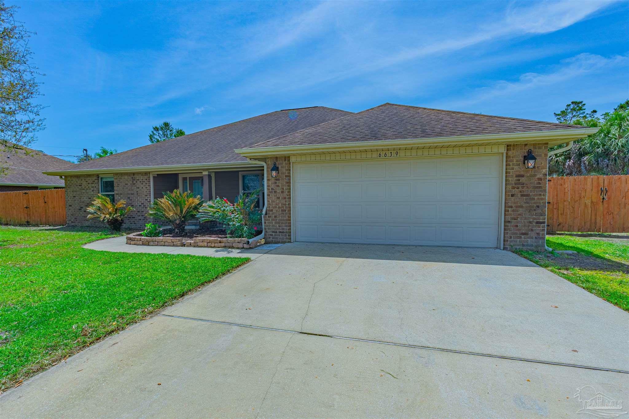 Property Photo: 6639 Castlewood St FL 32566
