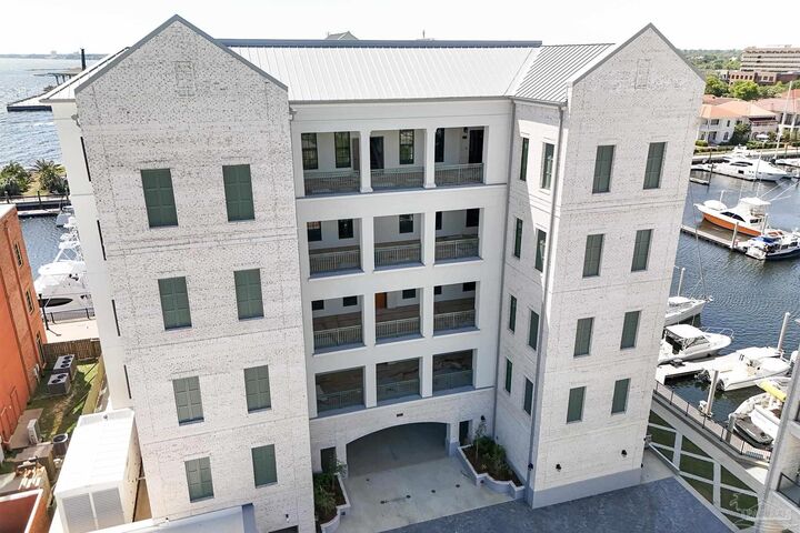 Property Photo:  801 S Palafox St 301  FL 32502 