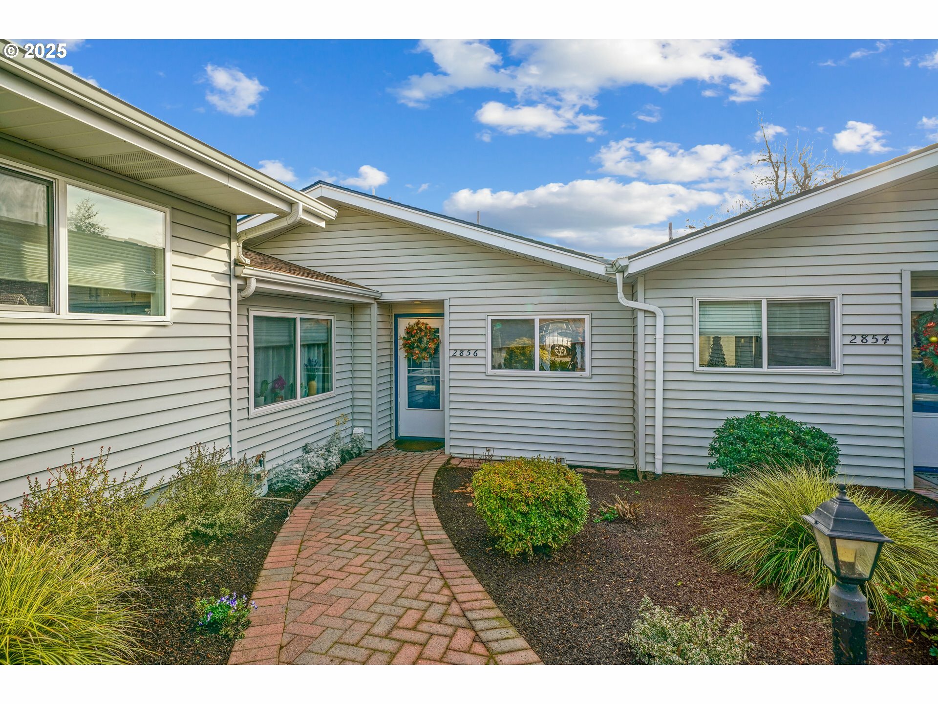 Property Photo: 2856 Oakcrest Dr OR 97304