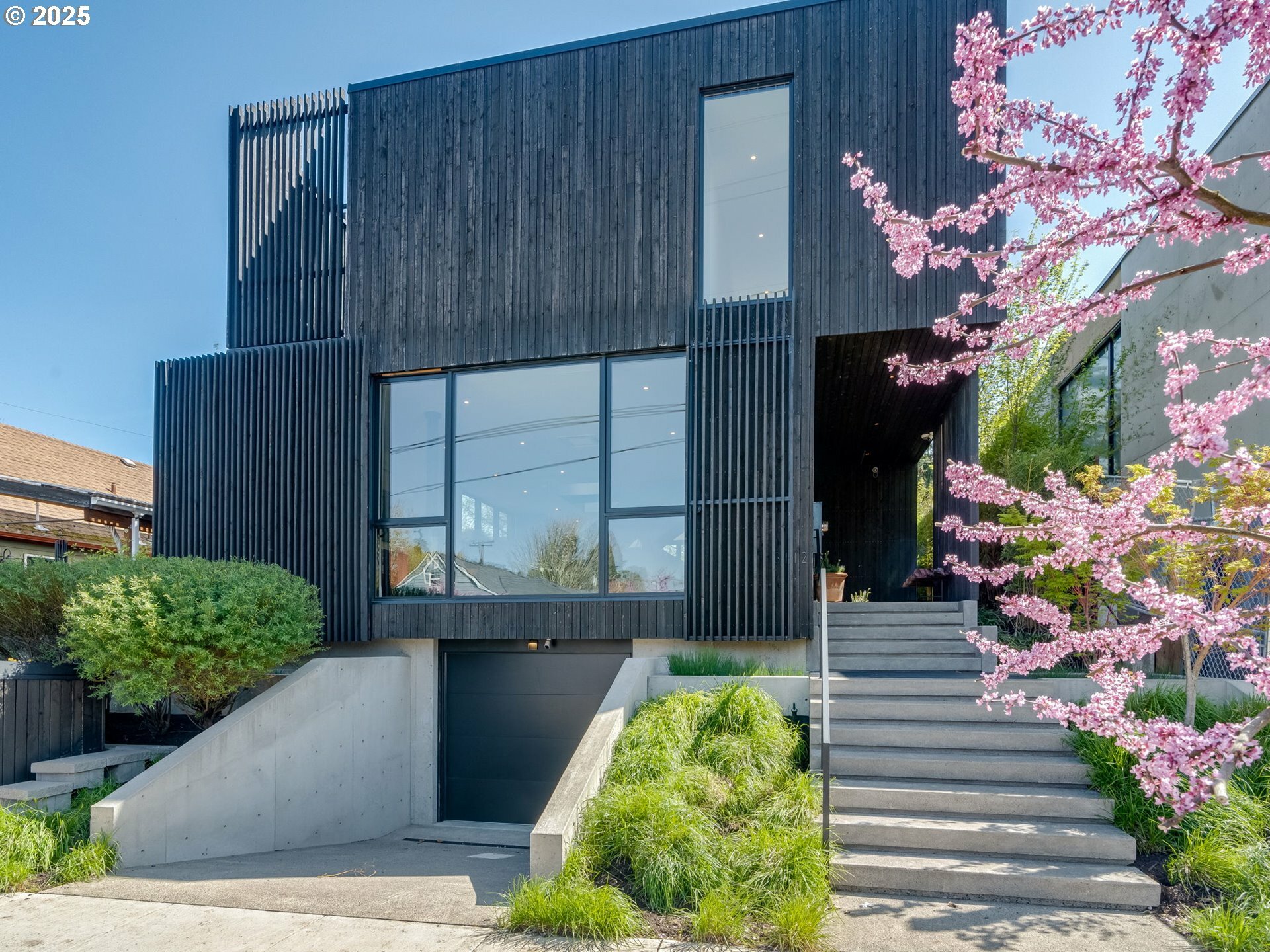 Property Photo: 3112 SE 36th Ave OR 97202