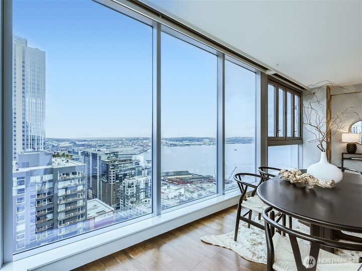 Property Photo: 1521 2nd Avenue 2502 WA 98101