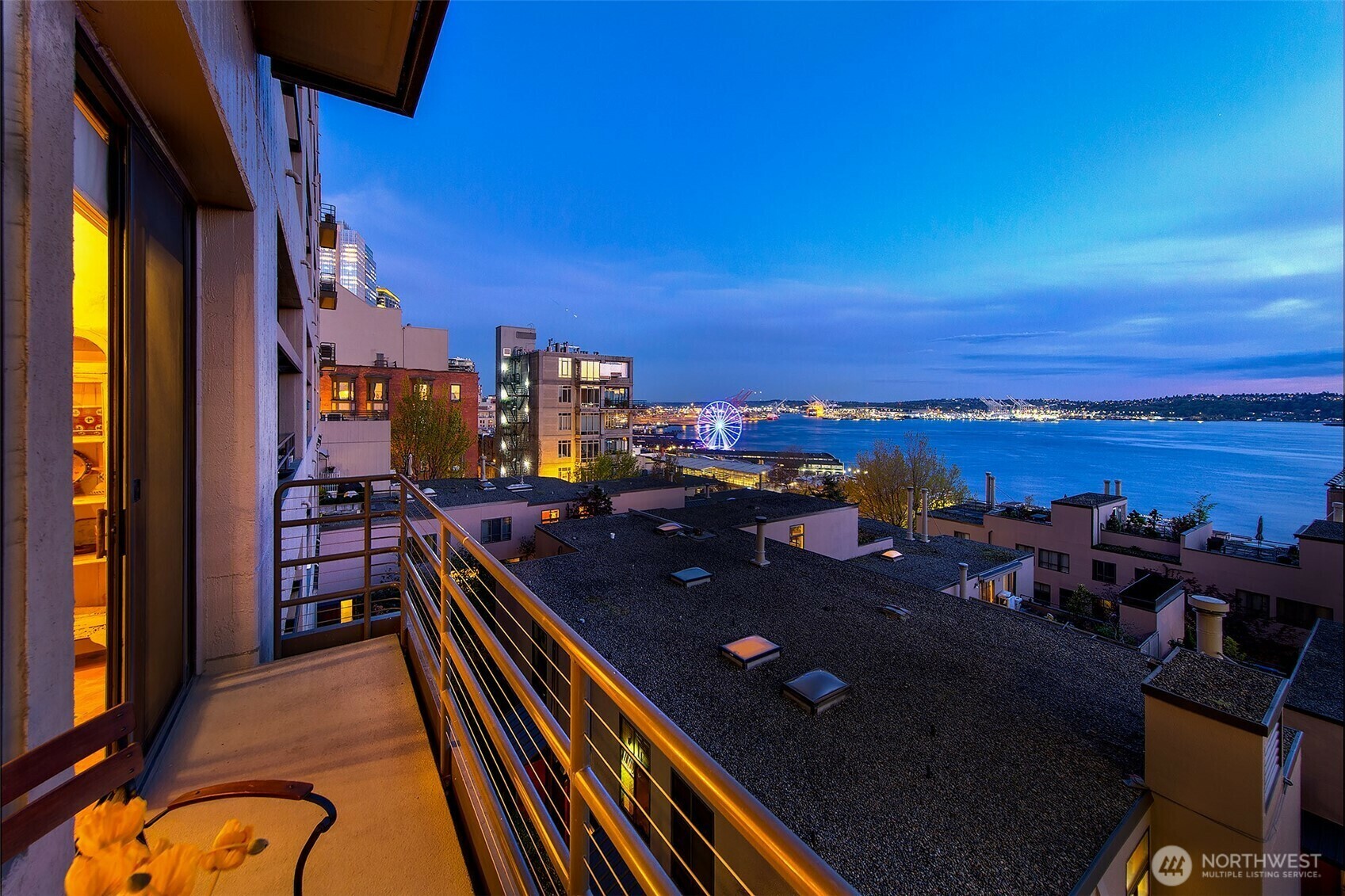 Property Photo: 2021 1st Avenue F4 WA 98121