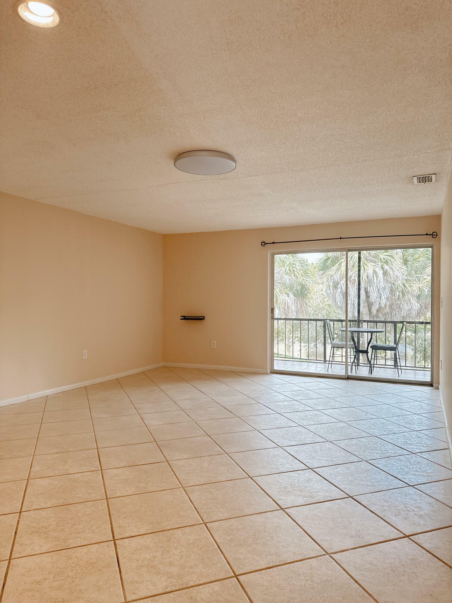 Property Photo: 872 SW 9th Street Circle 201 FL 33486