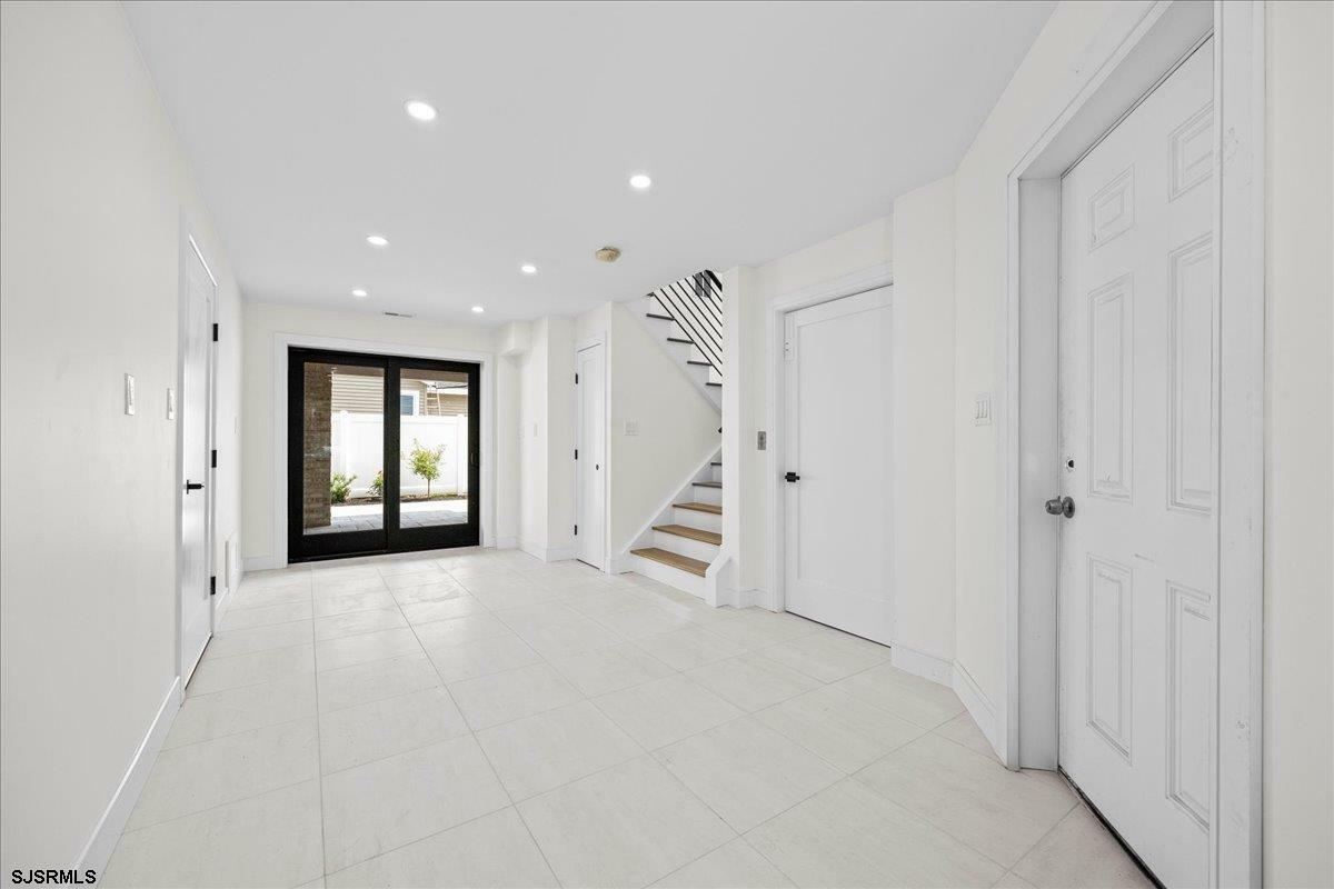 Property Photo: 213 N Iroquois Ave NJ 08402