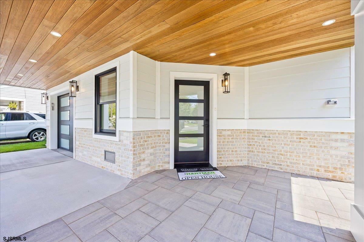 Property Photo: 213 N Iroquois Ave NJ 08402