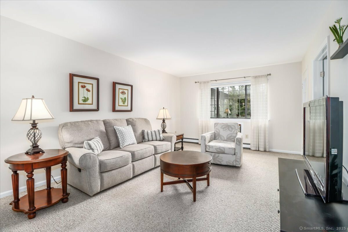 Property Photo: 18 Andover Court 18 CT 06804