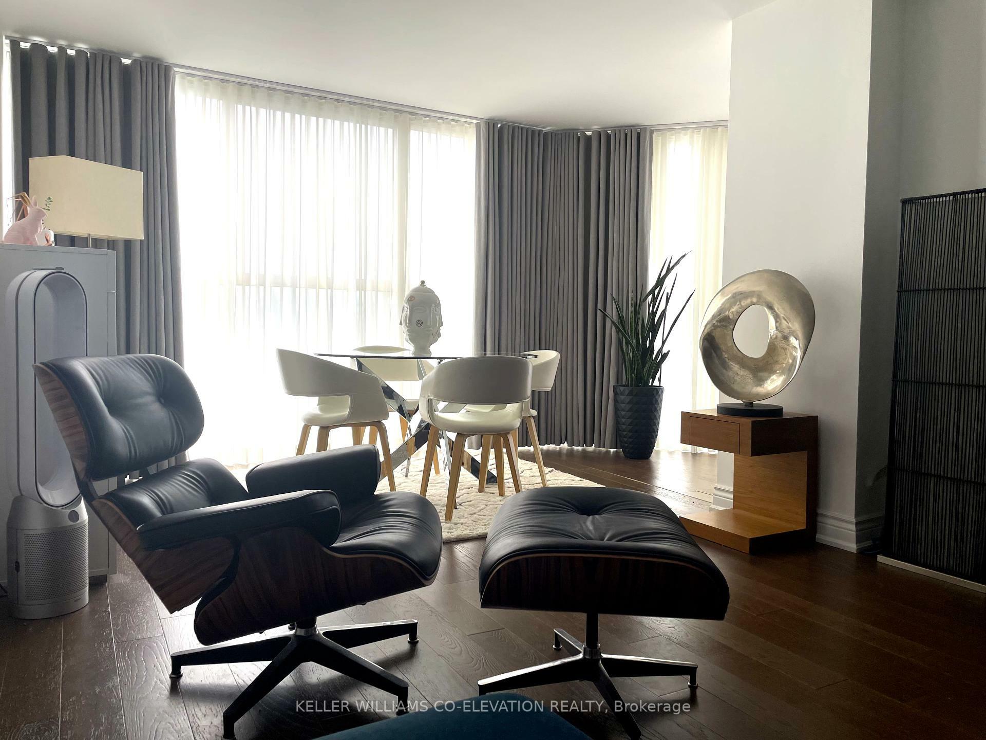 Property Photo: 2091 Hurontario Street 707 ON L5A 4E6