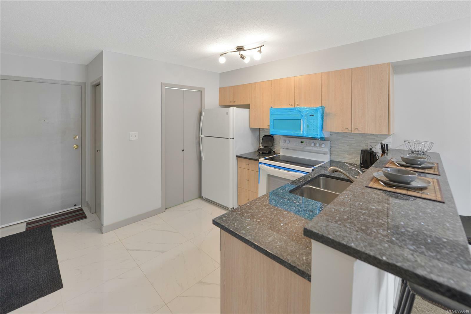 Property Photo: 827 North Park St 311 BC V8W 3Y3