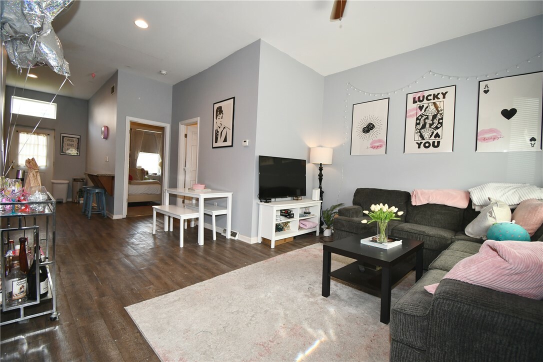 Property Photo: 1817 Sidney St PA 15203