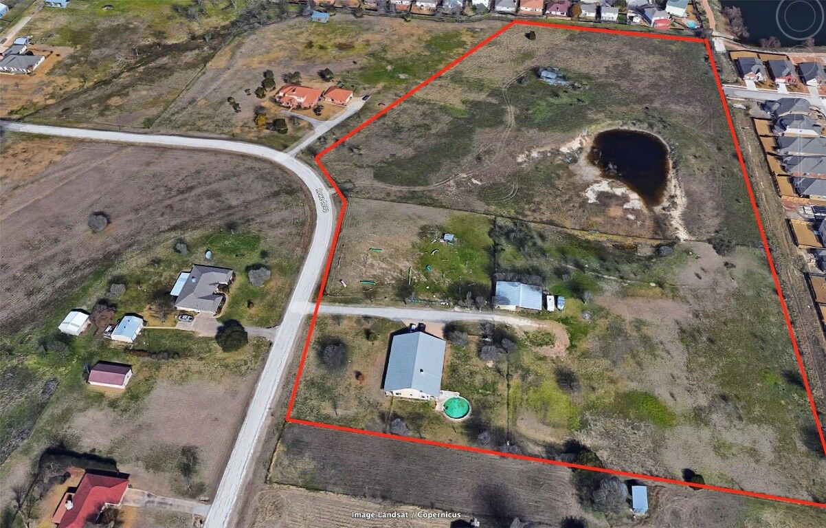 Property Photo: 2004 Rowe Loop TX 78660