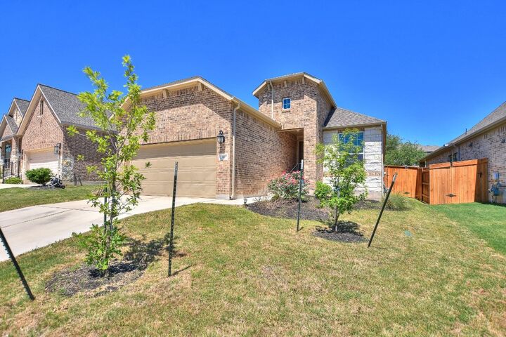 Property Photo: 141 Green Knoll Lane TX 78628