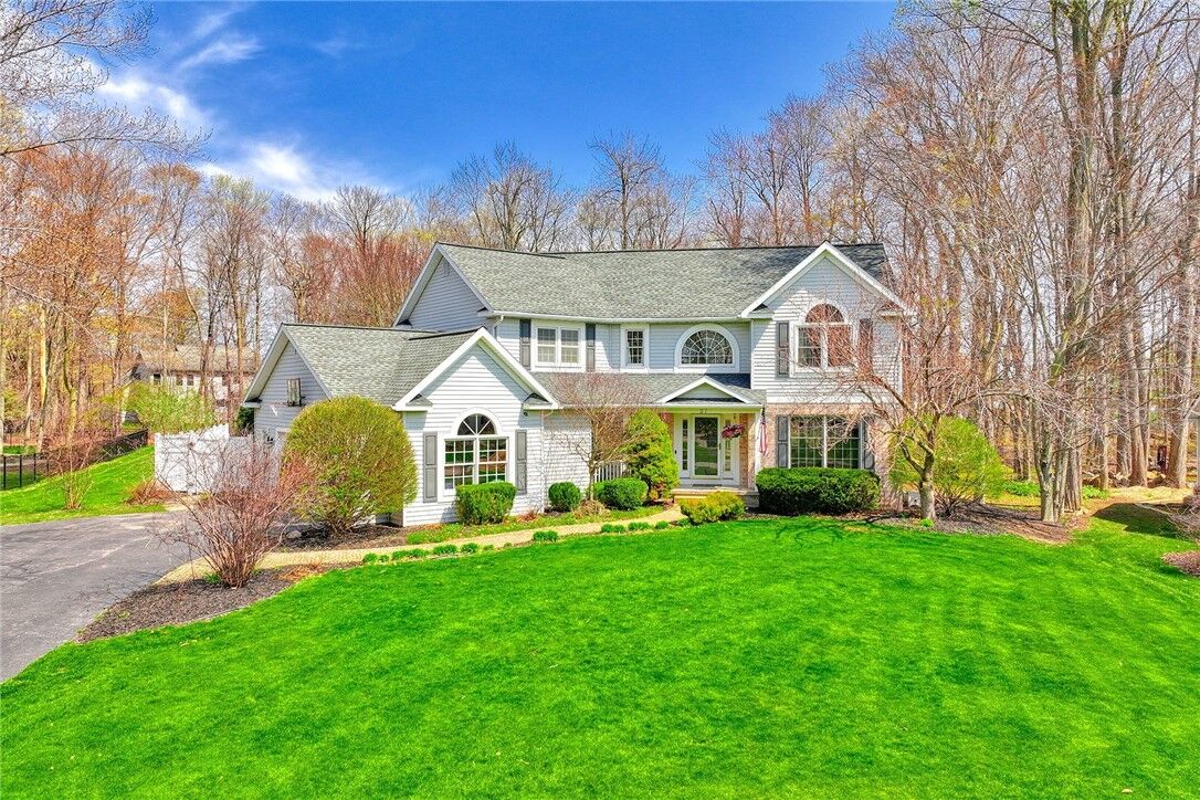 Property Photo:  27 Woodrose Drive  NY 14580 