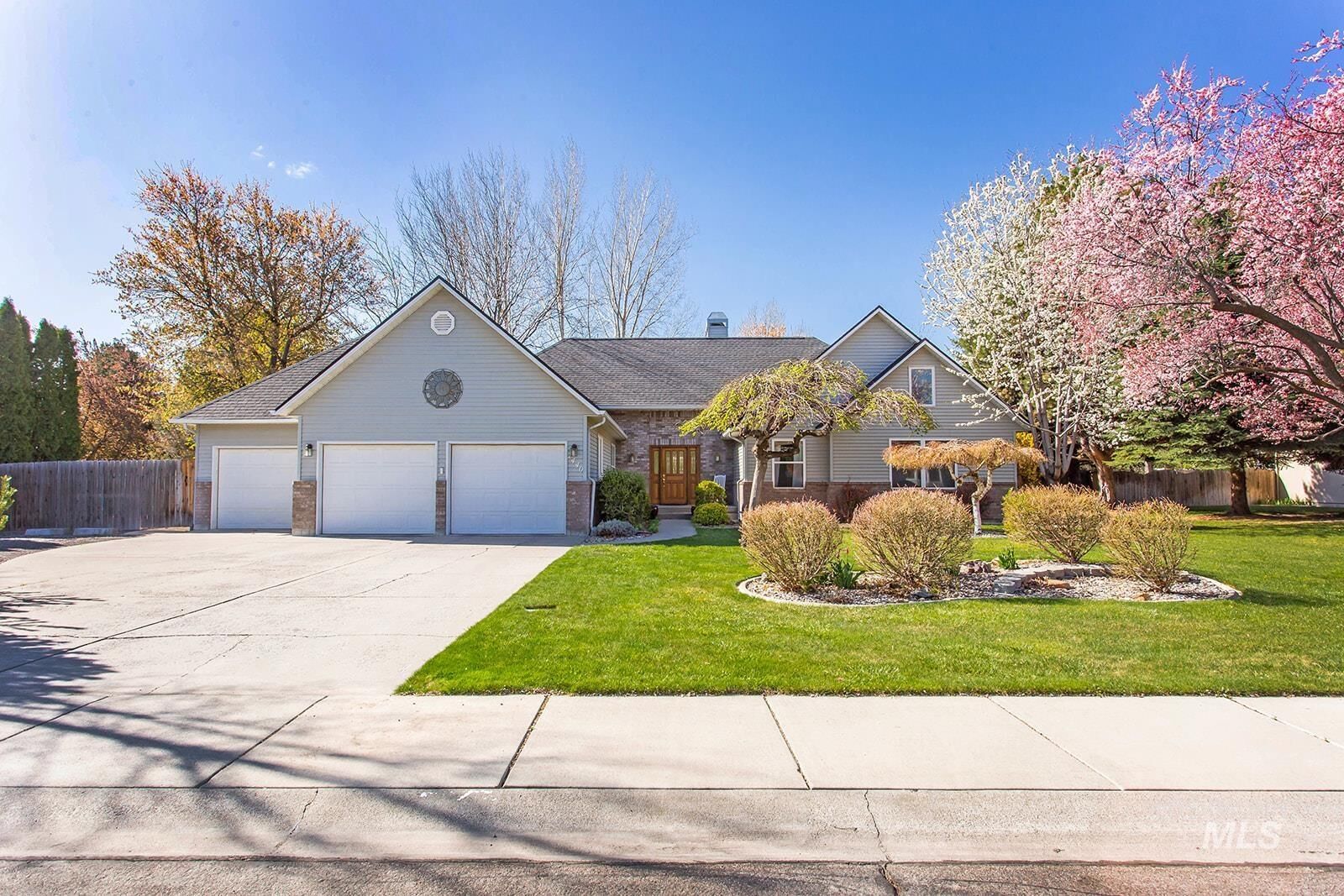 Property Photo:  2440 Victorian Court  ID 83301 