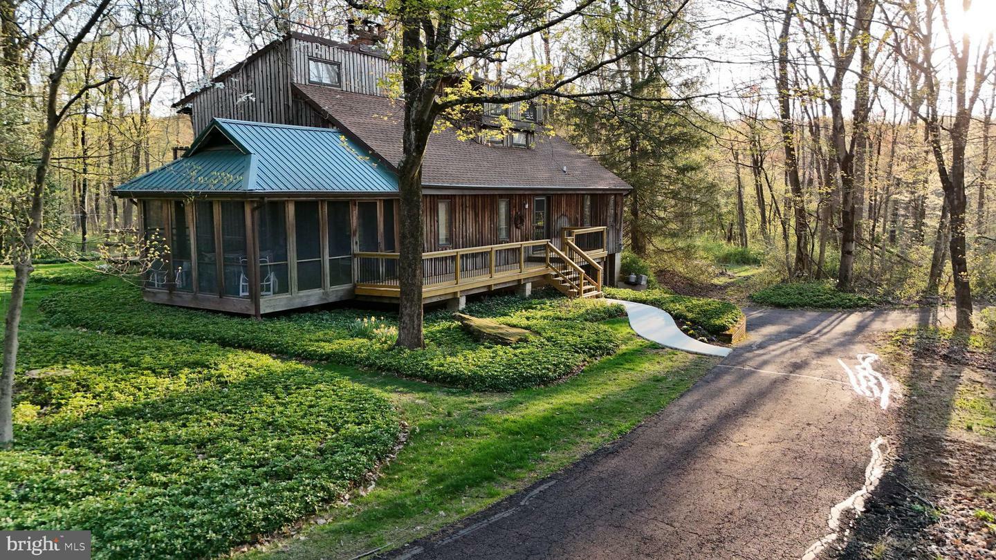 Property Photo: 1830 Oaklynn Drive PA 18054