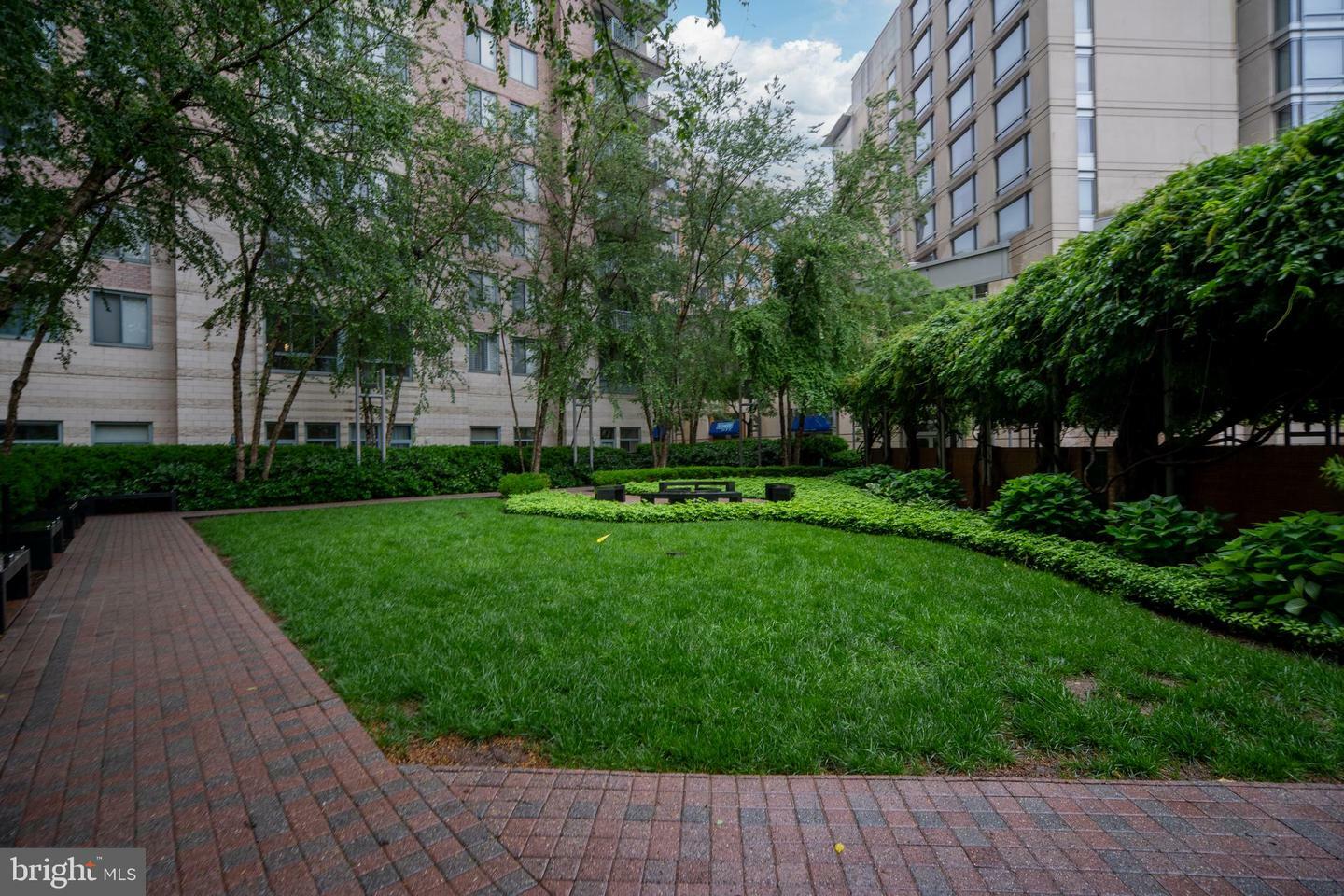 Property Photo: 851 N Glebe Road 1407 VA 22203
