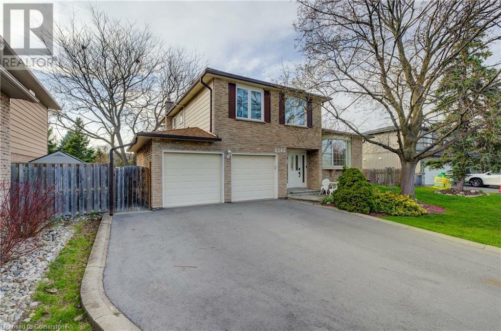 Property Photo: 2305 Kirkburn Drive ON L7P 4E9