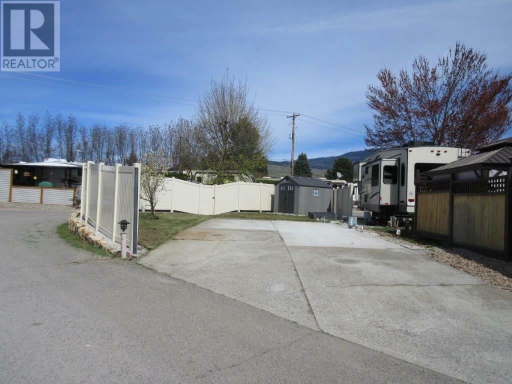 Property Photo: 415 Commonwealth Road 523 BC V4V 1P4