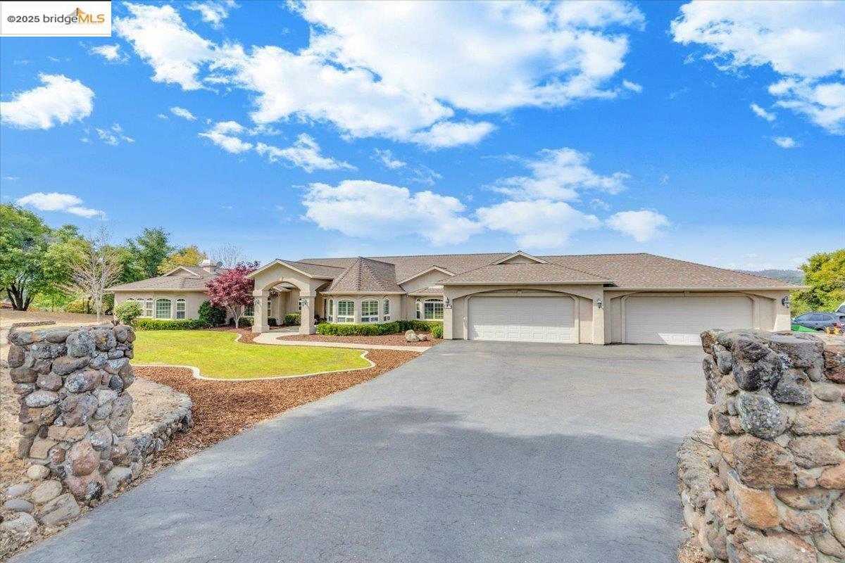 Property Photo: 10337 Slate Rim Rd CA 95370