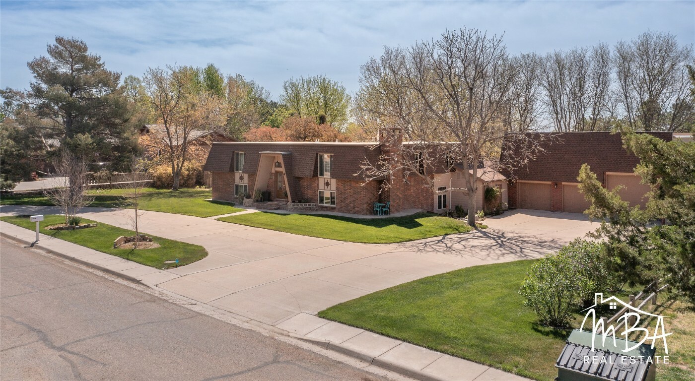 Property Photo: 1710 E Crestway Drive KS 67846