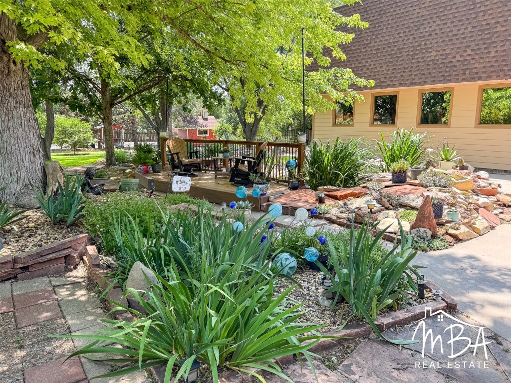 Property Photo: 1710 E Crestway Drive KS 67846