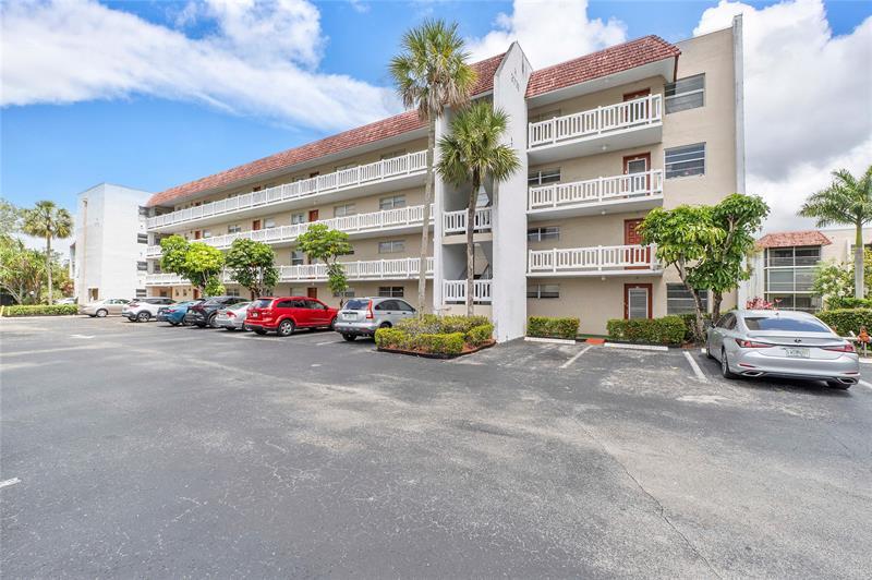Property Photo: 3776 Inverrary Blvd 109 R FL 33319