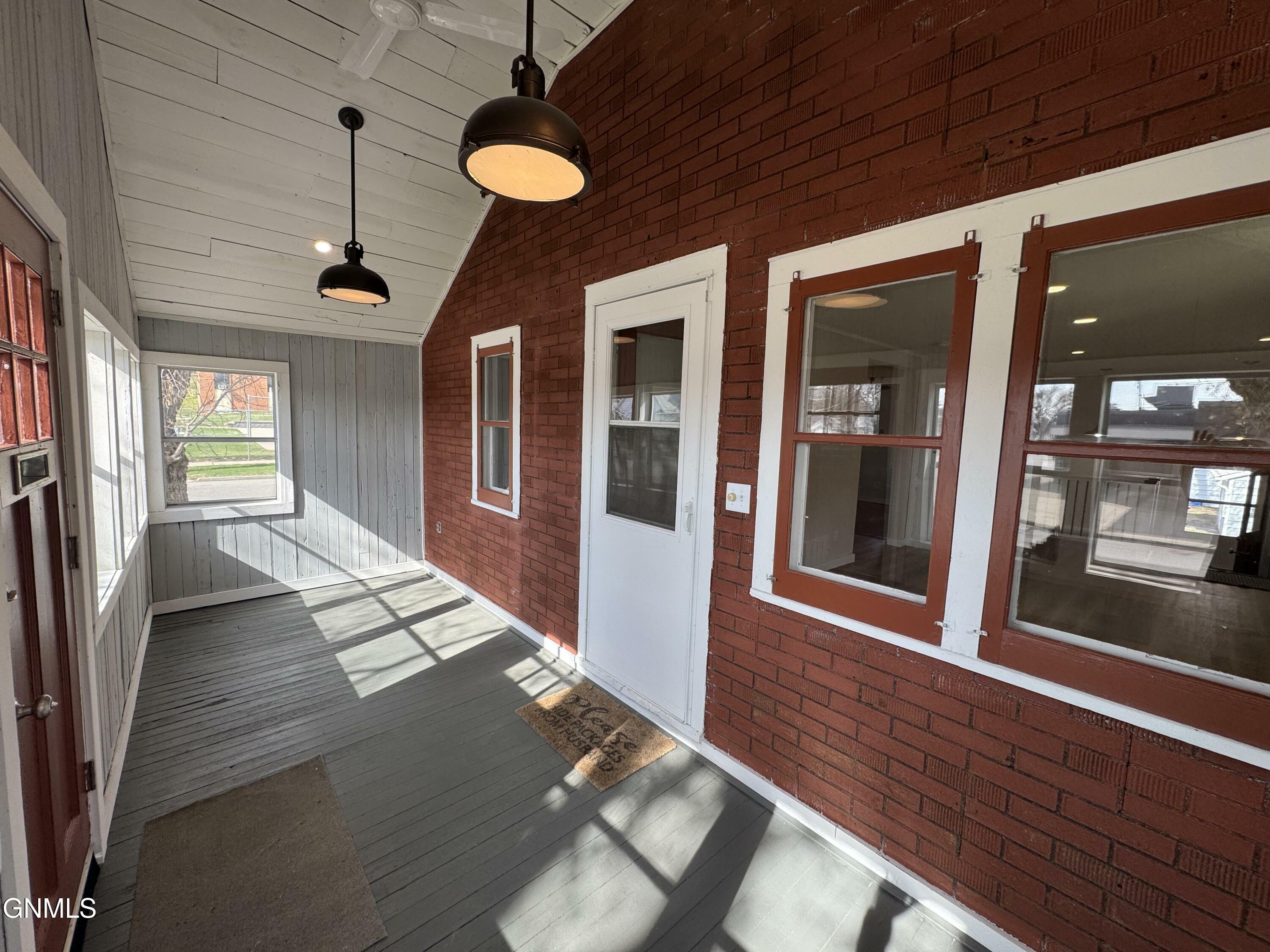 112 6th Avenue NE  Mandan ND 58554 photo
