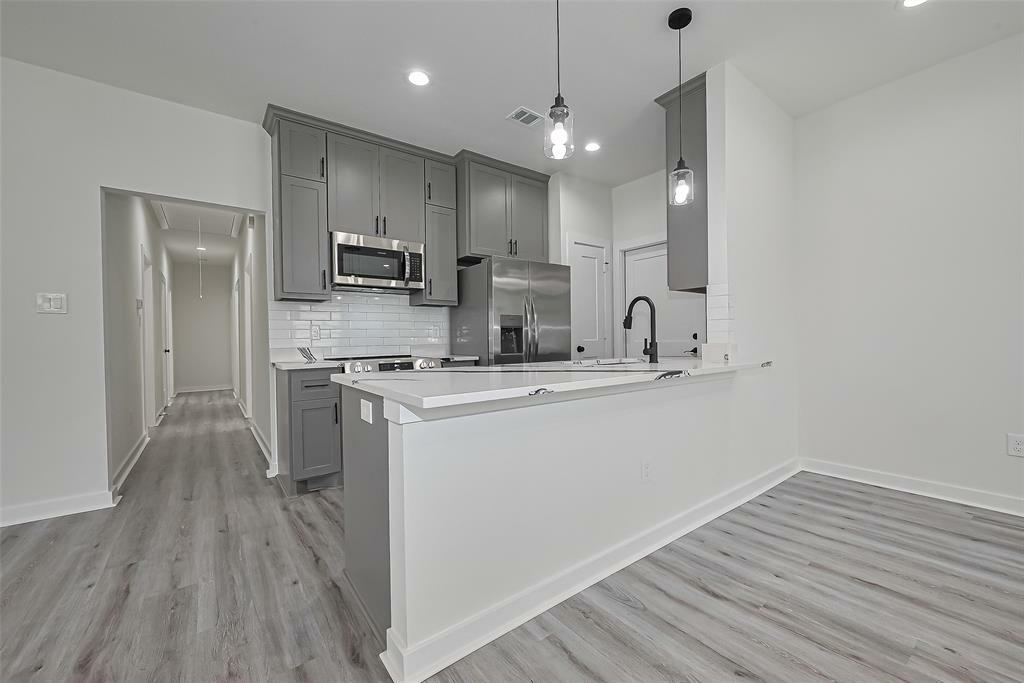 Property Photo: 630 Silliman TX 77474
