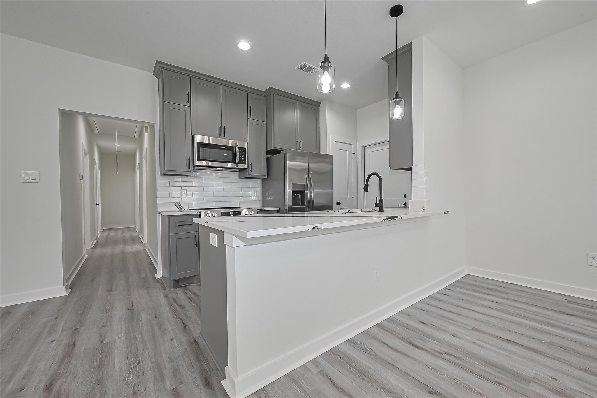 Property Photo: 630 Silliman TX 77474