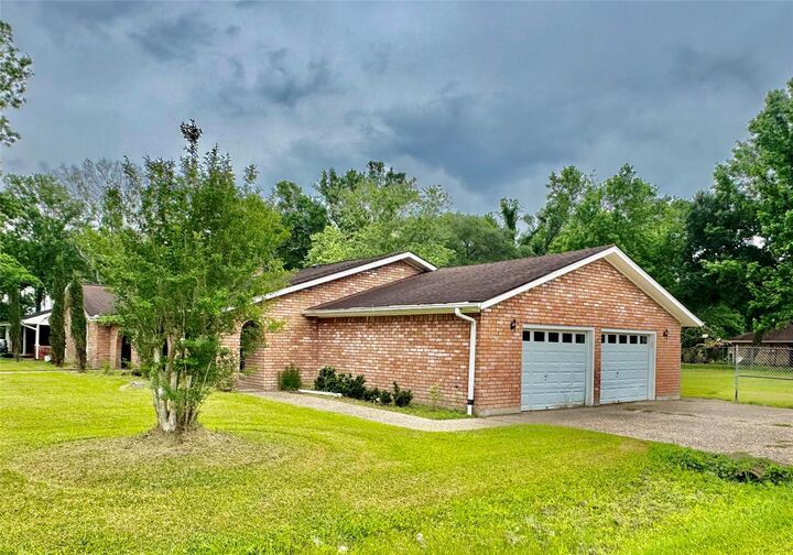 Property Photo: 200 Greenwood Drive TX 77705