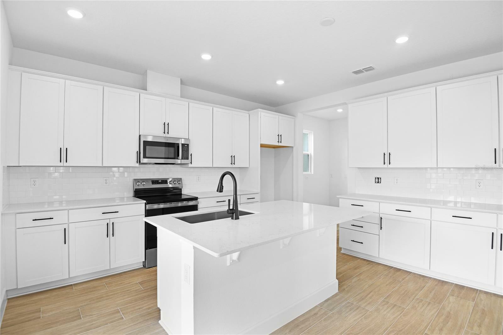 Property Photo: 1067 Cloud Ridge Court FL 32757