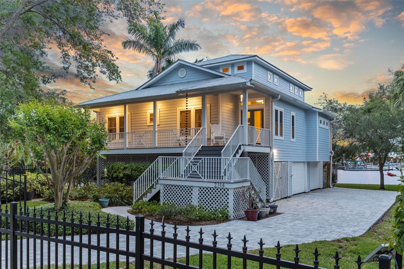 Property Photo: 2314 N Riverside Drive FL 33602