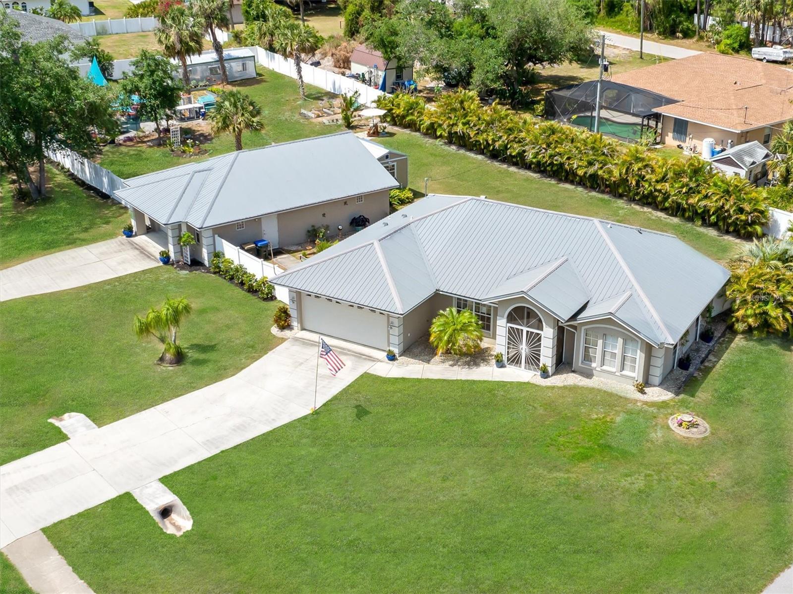 Property Photo: 2411 Atwater Drive FL 34288