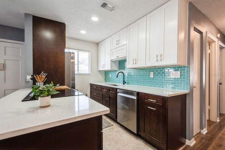 Property Photo:  1821 Bough Avenue 4  FL 33760 