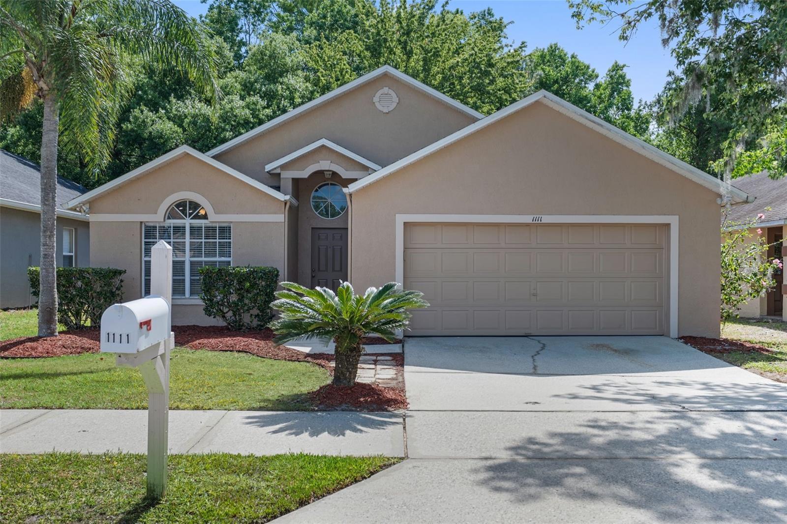 Property Photo: 1111 Brielle Court FL 32765
