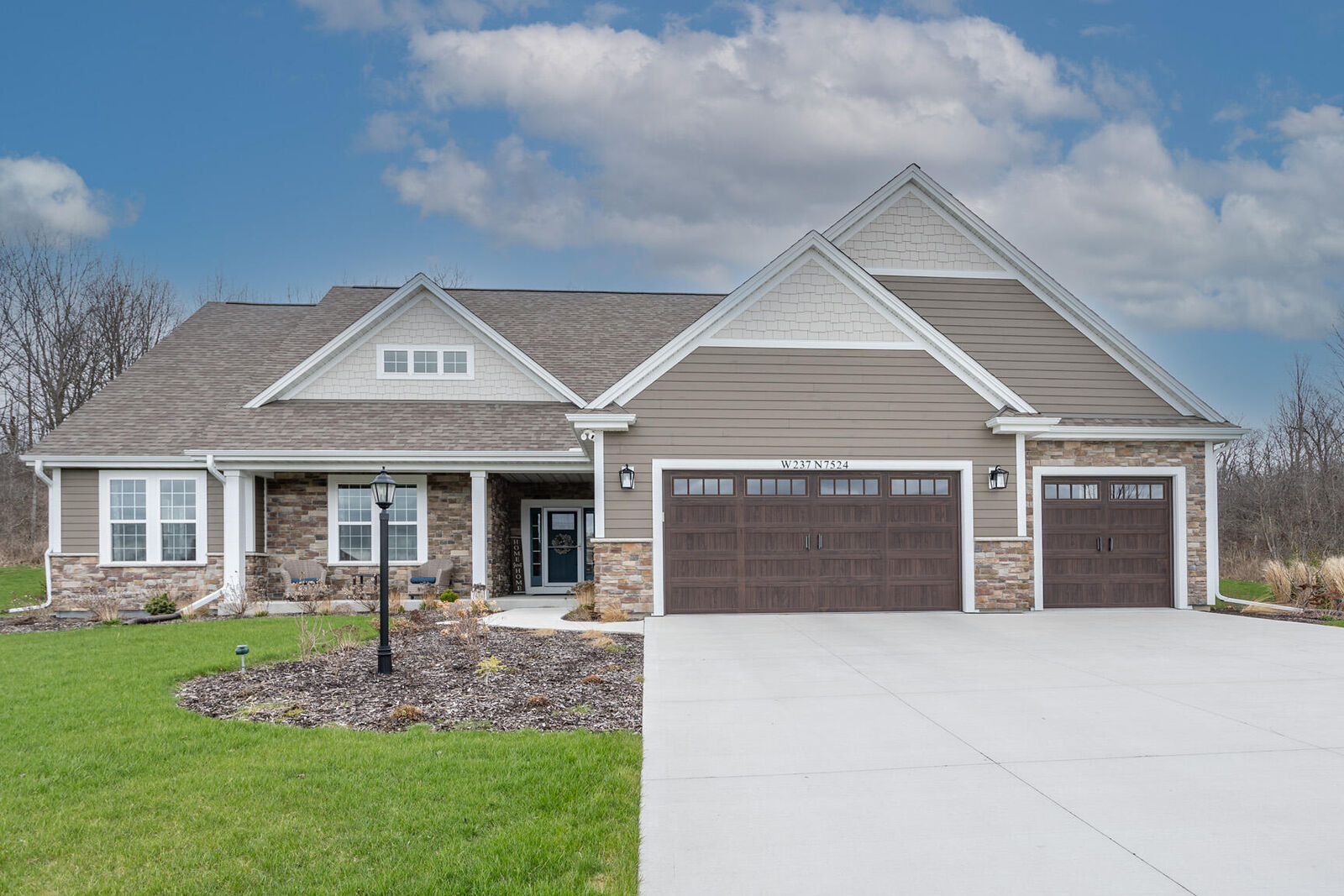 Property Photo:  W237n7524 Sedge Haven Ct  WI 53089 