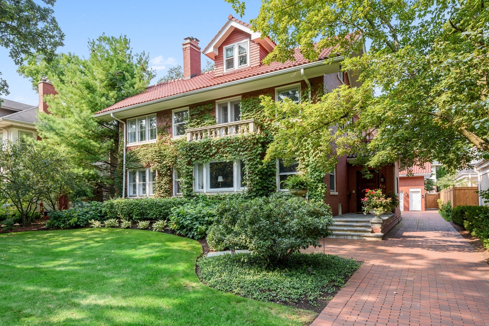 Property Photo:  938 Edgemere Court  IL 60202 